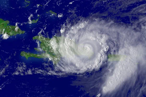 Imagen de archivo: Imagen satelital de un huracán sobre La Española.