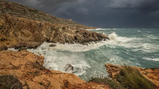 Imagen de archivo: Nubes de tormenta acercándose a la costa.