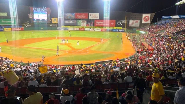 Vista del estadio Quisqueya Juan Marichal, en Santo Domingo, casa de los Tigres del Licey y los Leones del Escogido.